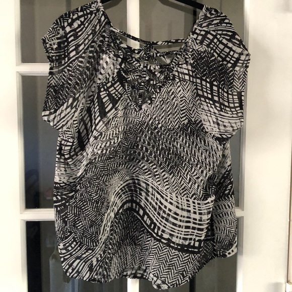 Patterned Blouse - Picture 2 of 3